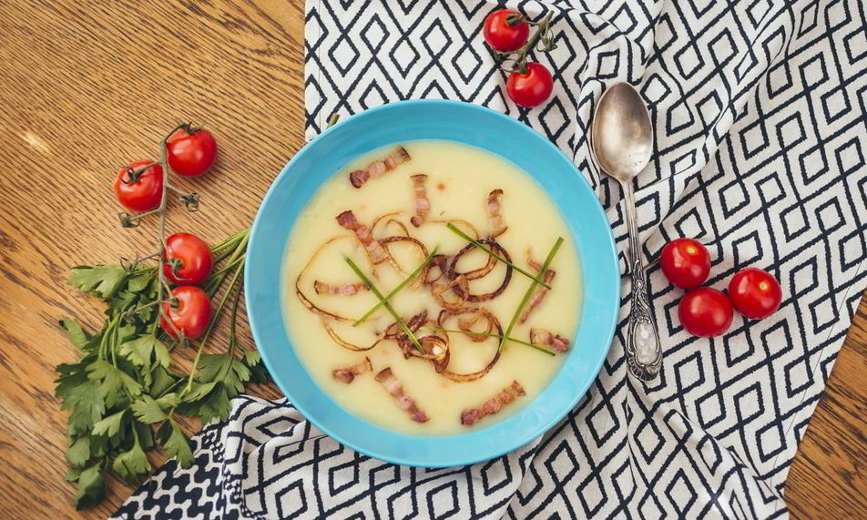 Рецепт супа горохового с беконом и луком-фри