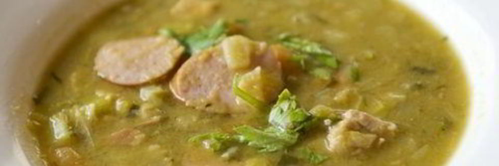 Суп гороховый с копченой колбасой