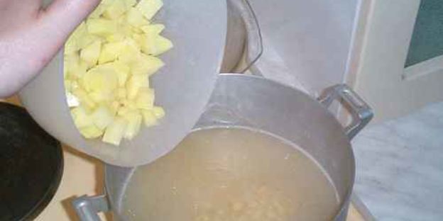 суп гороховый с копченостями