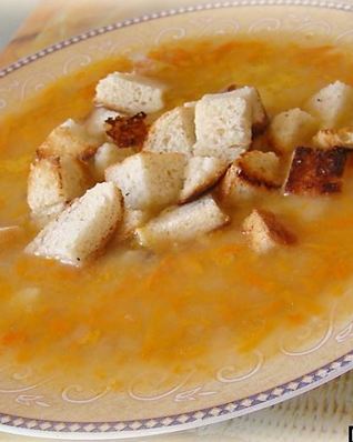 Суп гороховый с копчеными свиными ребрами на костном бульоне