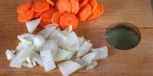 суп с горохом и копченой колбасой