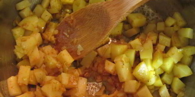 картофельный крем-суп с креветками и имбирем