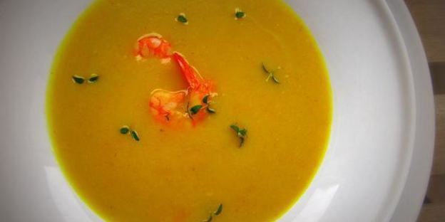 картофельный крем-суп с креветками и имбирем