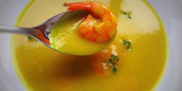 картофельный крем-суп с креветками и имбирем