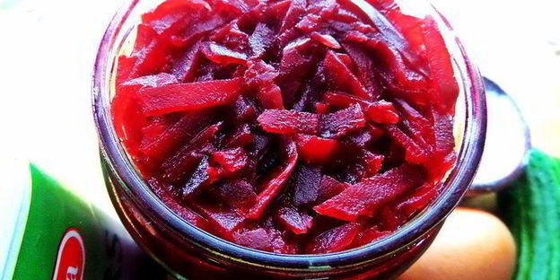 холодник на кефире с маринованной свеклой