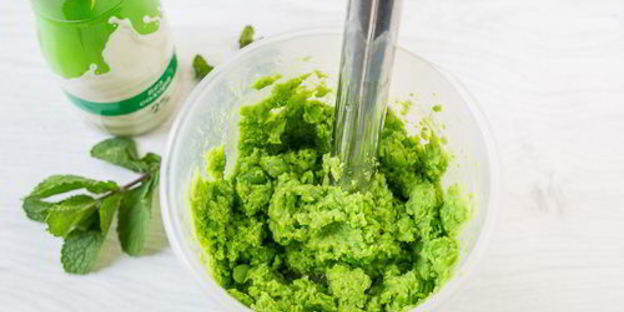 холодный йогуртовый суп с горошком и мятой