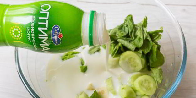 холодный йогуртовый суп с горошком и мятой