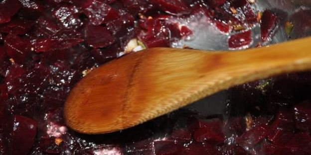 холодный кокосовый суп со свеклой