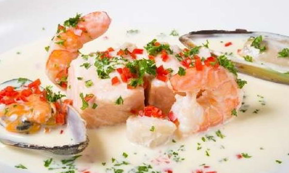 Рецепт холодного крема-супа из мидий и креветок с карри