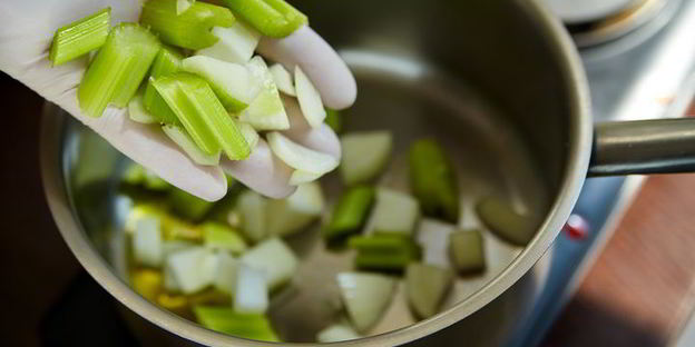 холодный крем-суп из свеклы