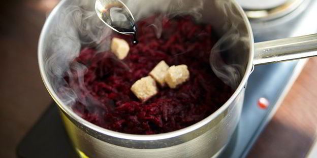 холодный крем-суп из свеклы