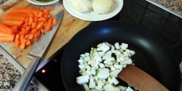 холодный крем-суп с морковью и йогуртом