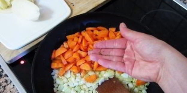 холодный крем-суп с морковью и йогуртом