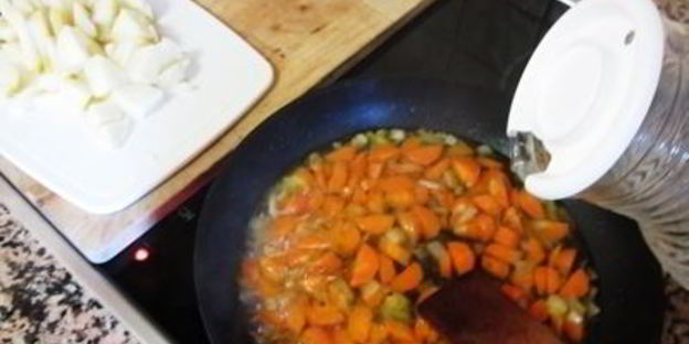 холодный крем-суп с морковью и йогуртом