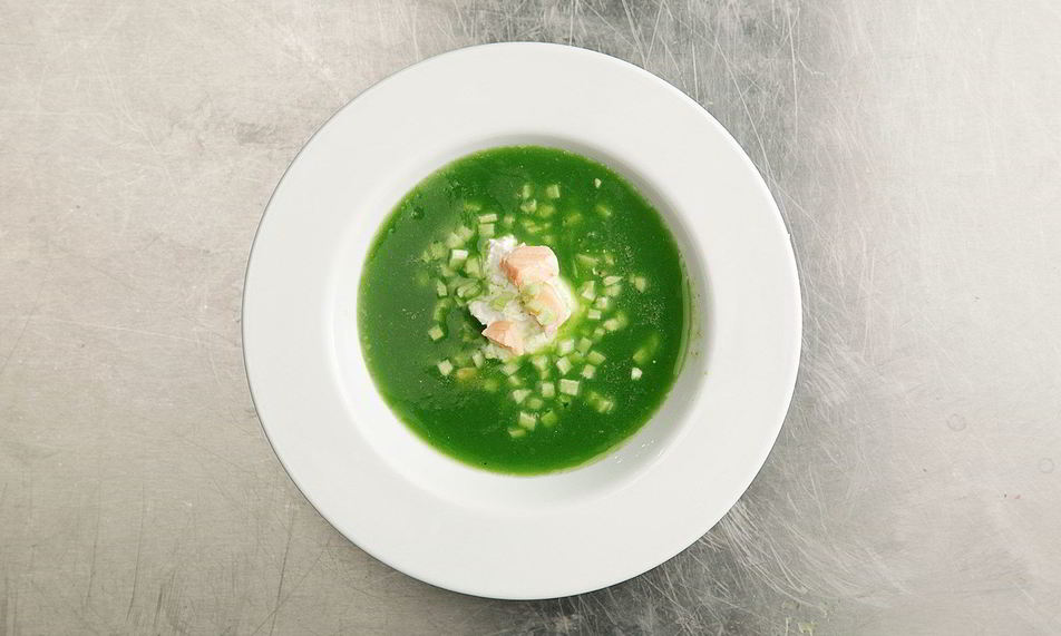 Рецепт холодного огуречного супа с лососема