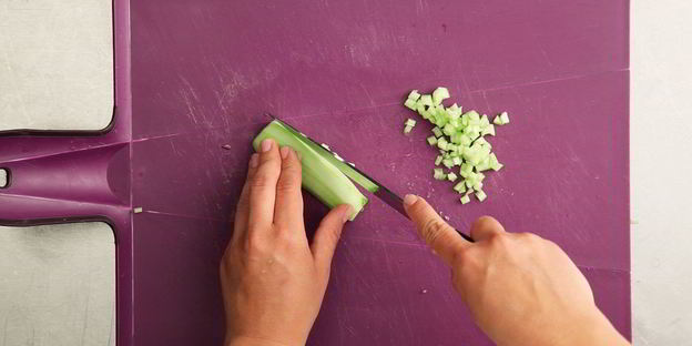 холодный огуречный суп с лососем