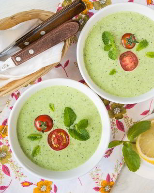 Холодный суп из огурца и цуккини