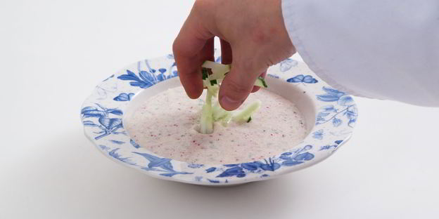 холодный суп из редиски и молока