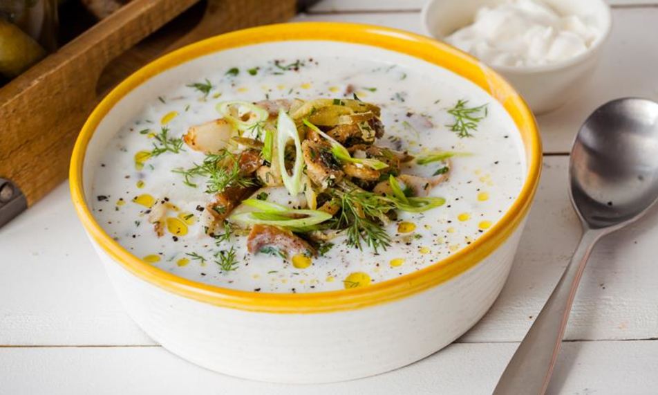 Рецепт холодного супа на огуречном рассоле с огурцами и жареной рыбой