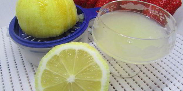 клубнично-лимонный холодный суп с нежными клецками