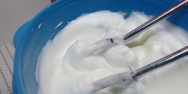 клубнично-лимонный холодный суп с нежными клецками