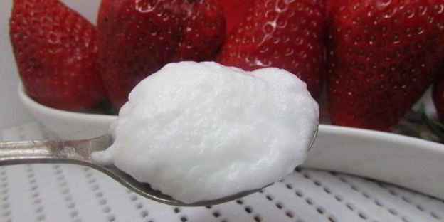 клубнично-лимонный холодный суп с нежными клецками