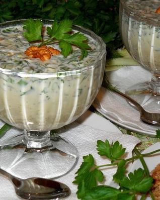 Зеленый холодный суп на кефире Таратор