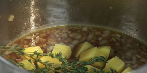 кукурузный суп с беконом и креветками