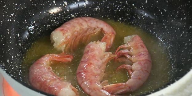 кукурузный суп с беконом и креветками