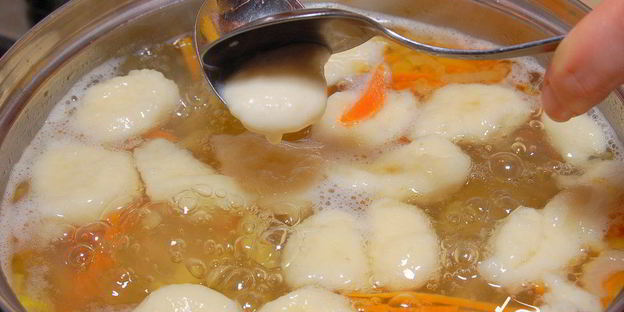 куриный суп с клецками