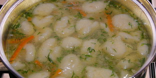 куриный суп с клецками