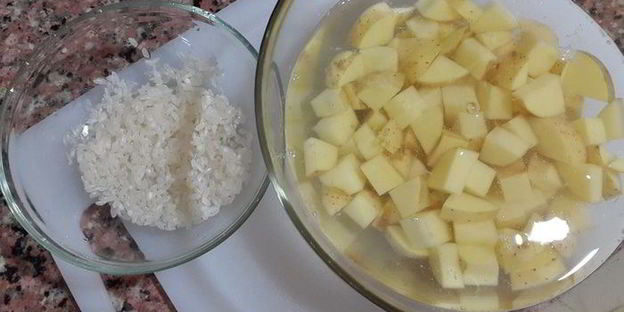 куриный суп со шпинатом, щавелем и зеленью