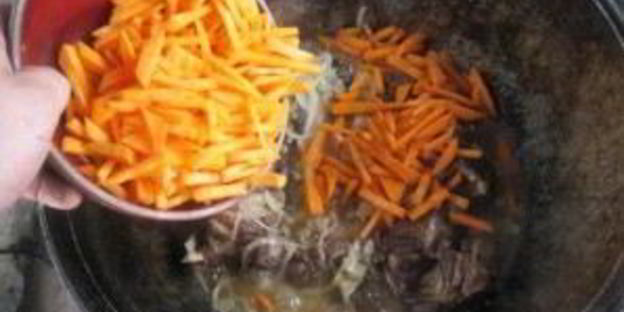 лагман на костре в казане