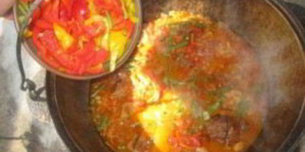 лагман на костре в казане