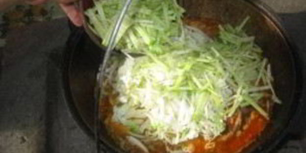 лагман на костре в казане