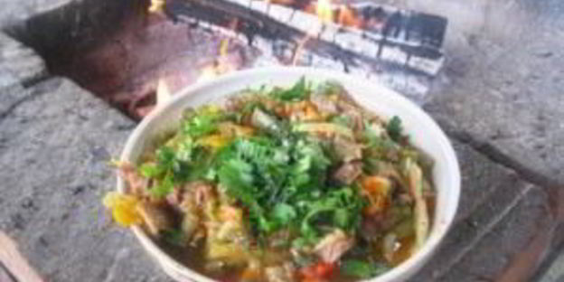 лагман на костре в казане