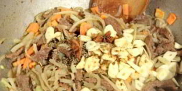 лагман с сельдереем