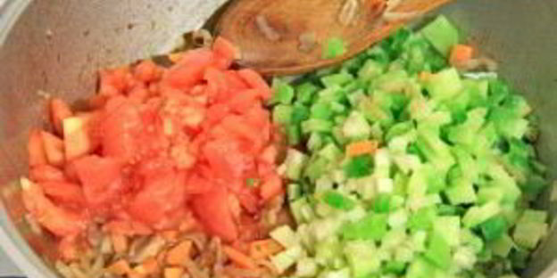 лагман с сельдереем