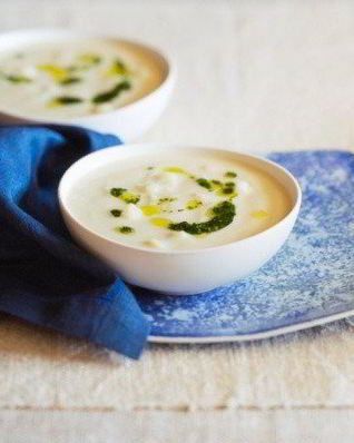 Молочный суп с клецками и цветной капустой