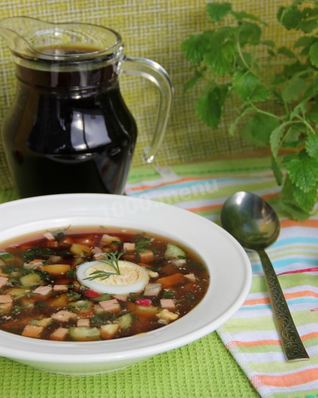 Классическая окрошка на квасе с колбасой