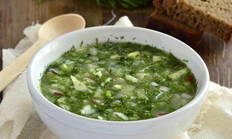 Рецепт окрошки на айране со шпинатом и сосисками