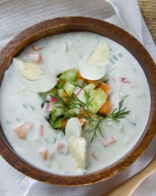 Окрошка на кефире с редисом и морковью