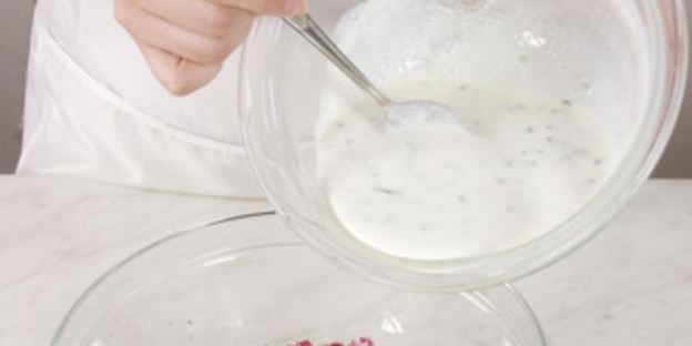 окрошка на кефире с редисом и морковью