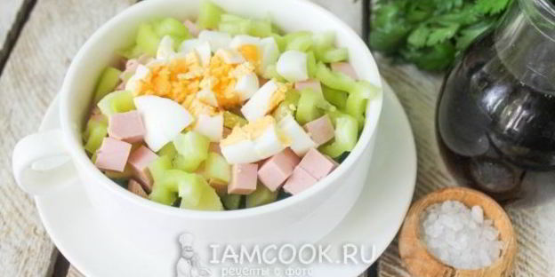 окрошка на квасе с колбасой и болгарским перцем