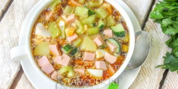 окрошка на квасе с колбасой и болгарским перцем