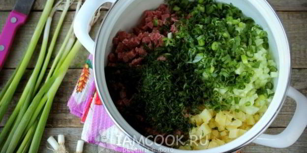 окрошка на воде с сервелатом