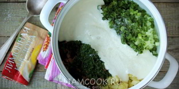 окрошка на воде с сервелатом