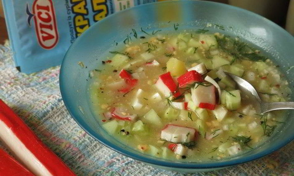 Рецепт окрошки с крабовыми палочками