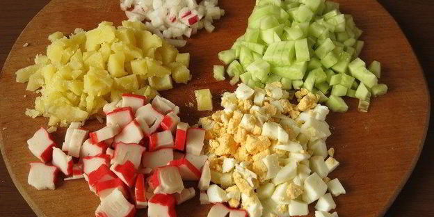 окрошка с крабовыми палочками