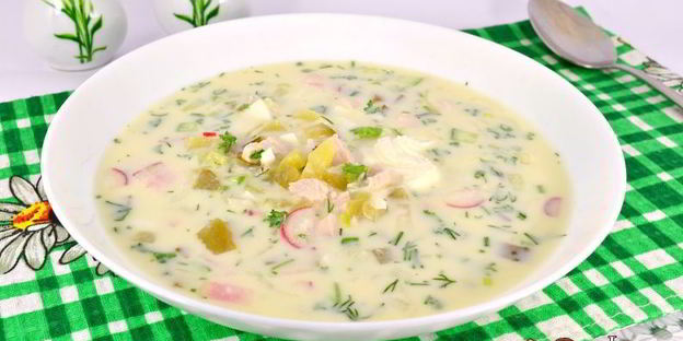окрошка с курицей и маринованными огурцами